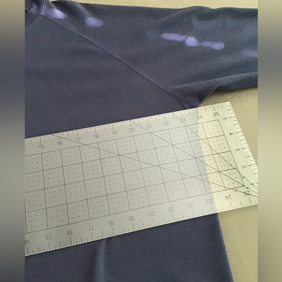 Cabela’s men large navy Henley w polartec* 2 button EUC - Picture 2 of 8